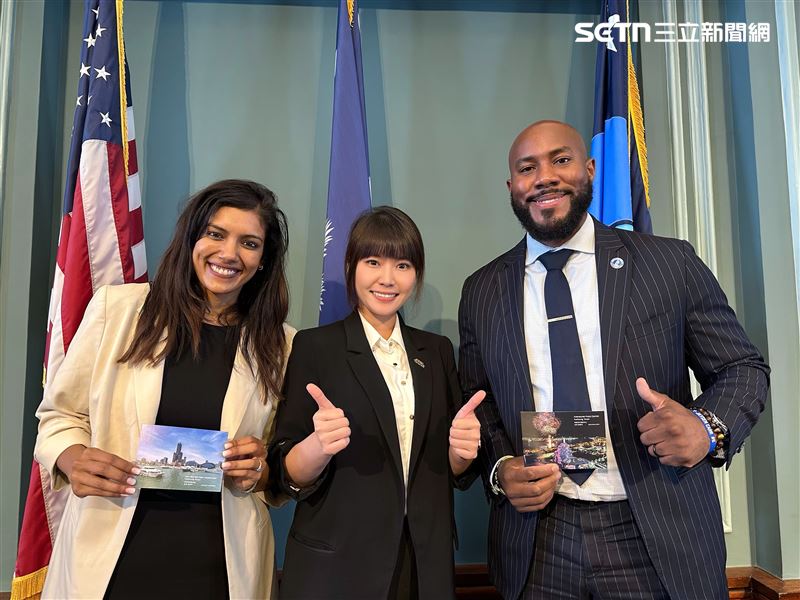 張硯卿與南卡州首府哥倫比亞全區市議員Tyler D. Bailey、Aditi Bussells會談，議員表達與台灣城市交流的高度意願。（圖／高雄市政府行國處提供）