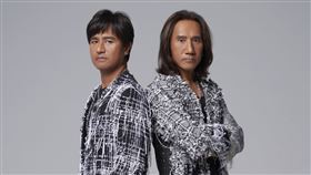 「2025桃園珍珠海岸國際音樂節」壓軸登場的動力火車（左尤秋興、右顏志琳），被男粉絲告白，動力火車幽默回應：「不太方便，我們已經結婚了。」（圖／翻攝自網路）