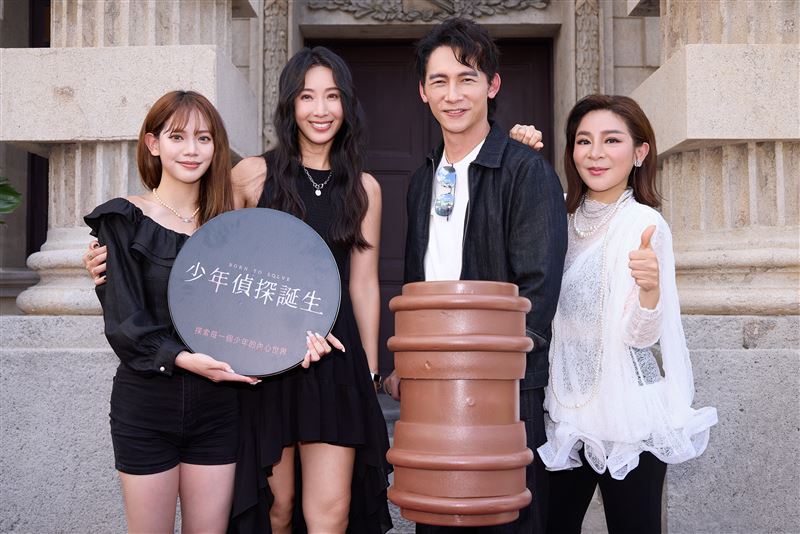 黃于庭（左起）、王彩樺、温昇豪、隨棠合作新節目。（圖／灰人文化提供）