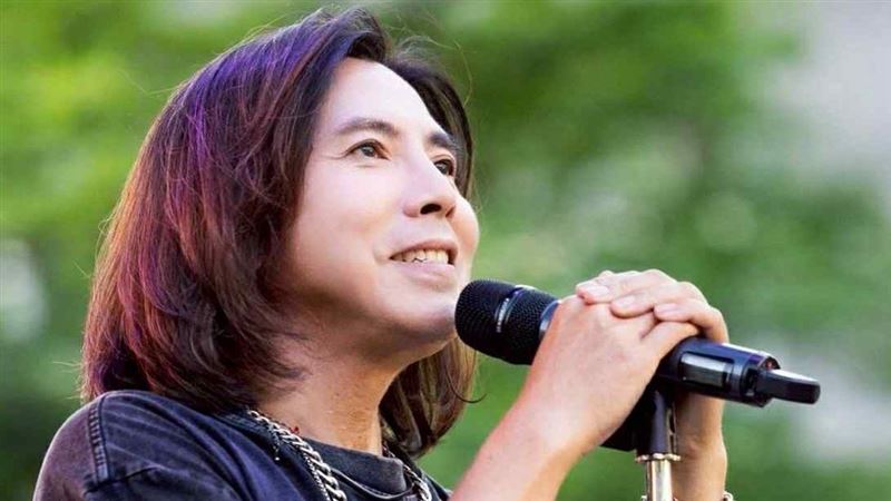 郭蘅祈（郭子）所領軍的「浮花樂隊」，參與《愛之日常音樂節》第二度受邀多倫多同志遊行的演出。（圖／浮花樂隊提供）