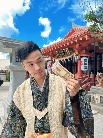 香蕉透露，當時因為換裝，身上沒有攜帶錢包，台灣民眾發現他沒帶錢後，竟大方掏出1萬日幣遞給他。（圖／翻攝自網路）