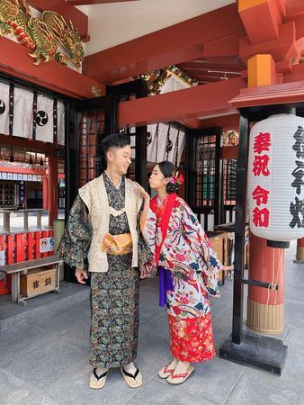 對於這段插曲，王俊傑（左）、老婆（右）稱讚對方雖然年紀輕卻非常懂事，直呼這次相遇相當溫暖。（圖／翻攝自網路）