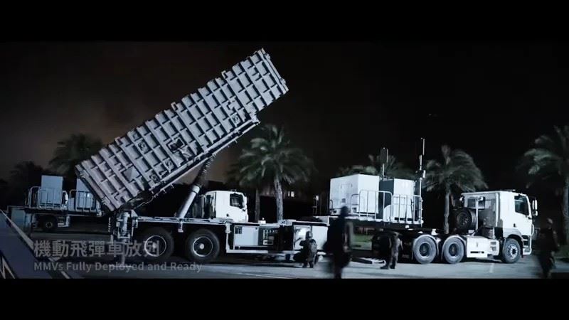 海軍公布漢光41號演習紀實影片，首度曝光的增程型雄三飛彈在暗夜中完成戰備佈署。（圖／中華民國海軍臉書）