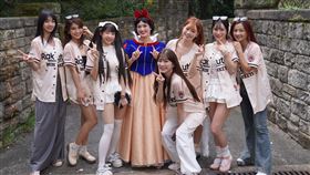 樂天女孩白宮前合影（圖／樂天桃猿提供）