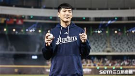 中職36年例行賽，中信兄弟投手林暉盛初先發拿下勝投。（圖／記者劉彥池攝影）