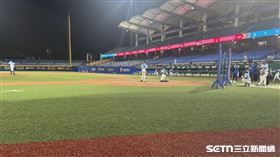 力亞士上場做投打訓練。（圖／記者黃耿誼攝影）