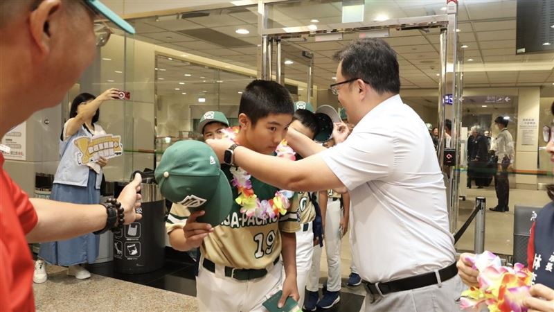 東園國小威廉波特奪冠風光返台。（圖／體育署提供）