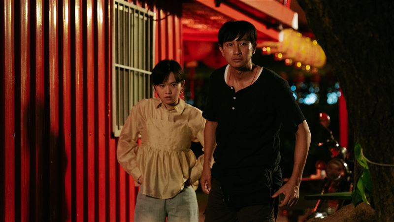 Darren、嚴正嵐演父女!她讀劇本哭腫雙眼