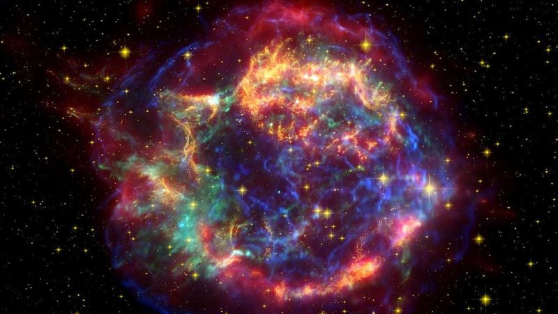 仙后座A的X射線影像揭示爆炸300年的恆星內部劇變,讓科學家首度捕捉到臨終前幾小時的混亂證據,重寫我們對超新星死亡過程的理解。這顆死去的恆星不只是天文事件,它釋放的鐵、鈣與其他元素,最終構成地球、晶片、AI基礎建設與我們的骨骼,死亡同時孕育新的存在。(示意圖/PIXABAY)