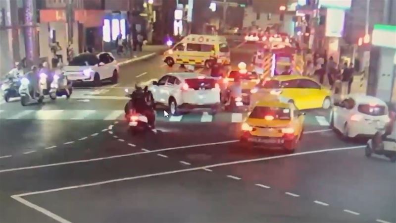 新北板橋錢櫃包廂內，44歲男子失去生命跡象送醫。（圖／翻攝畫面）