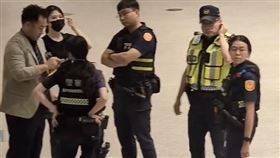 「黑道律師」又搞事！大鬧台中歌劇院咆哮「要求退票」　怒嗆告死警察