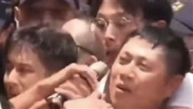 洪健益表示，再怎樣野蠻，也不能讓保護人民安全的警察受傷。（圖／翻攝自洪健益臉書）