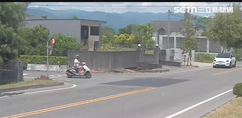 宜蘭三星鄉今(31)日發生一起車禍。(圖/翻攝畫面)