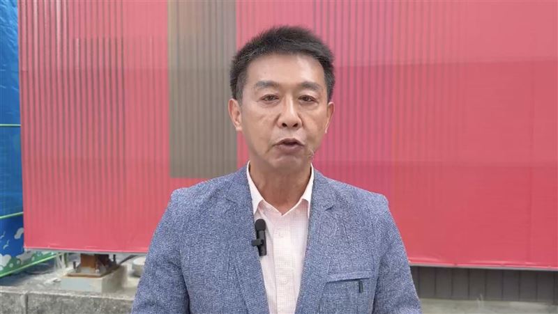 黃國昌昨勒警脖子今嗆記者!許智傑:離譜