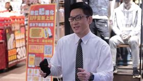 今年6月他才宣告「假釋期滿準備復出」，沒想到剛假釋出獄的他，立刻通過2項國考地政士、不動產經紀人2張證照到手。（圖／翻攝自童仲彥臉書）