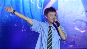 許富凱受邀到澎湖追風音樂燈光節演出，甜喊粉絲「最愛的寶貝」。（圖／交通部觀光署澎湖國家風景區管理處）