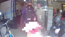 台北,萬華,輪椅,老伯,西園醫院,女警。（圖／翻攝畫面）