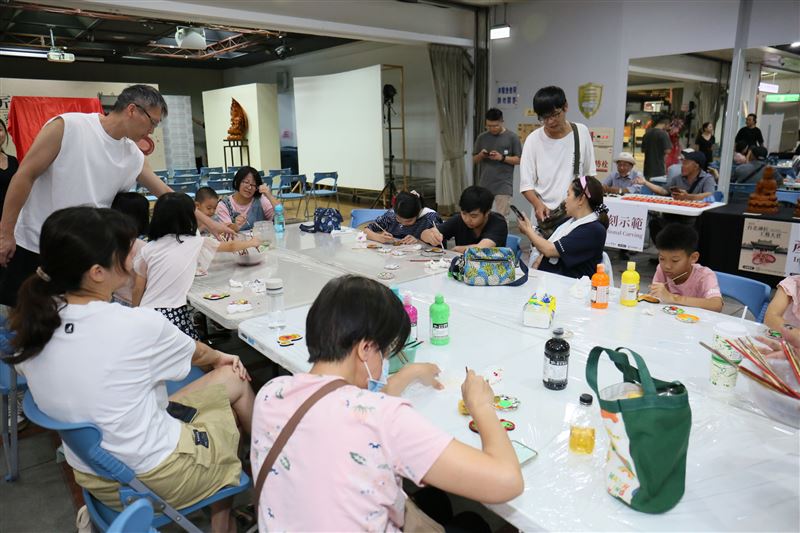 親子DIY吸引眾多民眾報名。（圖／臺北市商業處提供）