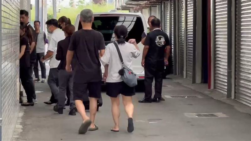 5名死者相驗，家屬哭斷腸。（圖／翻攝畫面）