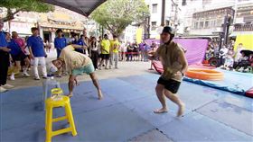 馬國畢（左）闖關（圖／民視提供）