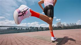 球鞋、跑鞋、運動鞋　亞瑟士（ASICS）　圖／翻攝自ASICS臉書