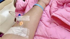 民進黨立委伍麗華今（31）晚自曝健康出狀況，並曬出吊點滴的照片。臉書