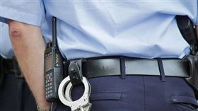 ▲高雄小港黃姓騎士因違規被開紅單，不爽當面辱罵警察獲判無罪。（圖／示意圖，Pixabay）