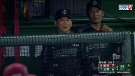 王柏融延長賽沒跑壘洪一中傻眼。（圖／翻攝自CPBLTV）