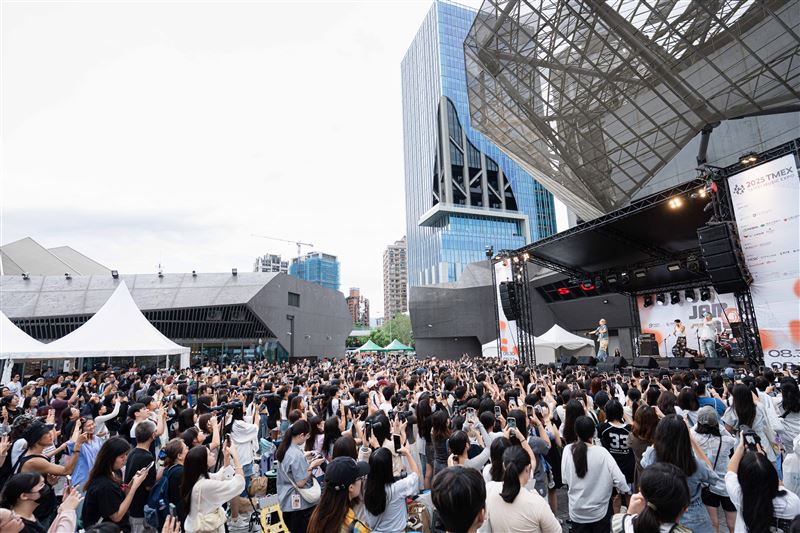 2025臺北音樂博覽會TMEX、JAM JAM ASIA 亞洲音樂節在北流!昨日盛大開幕 首日湧入逾4萬名觀眾。(圖/臺北市政府提供)
