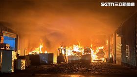 新北,新北市,林口區,桃園,五股,紙類,火警,濃煙,鐵皮,火災,消防圖片描述。（圖／翻攝畫面）