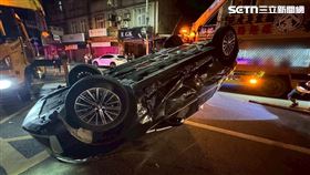苗栗,車禍,BMW,百萬級,翻覆,翻車,四輪朝天（圖／翻攝畫面）
