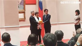 行政院今（1）日舉行卸任及新任秘書長交接典禮，由副院長鄭麗君負責監交。(圖/記者盧素梅攝影)