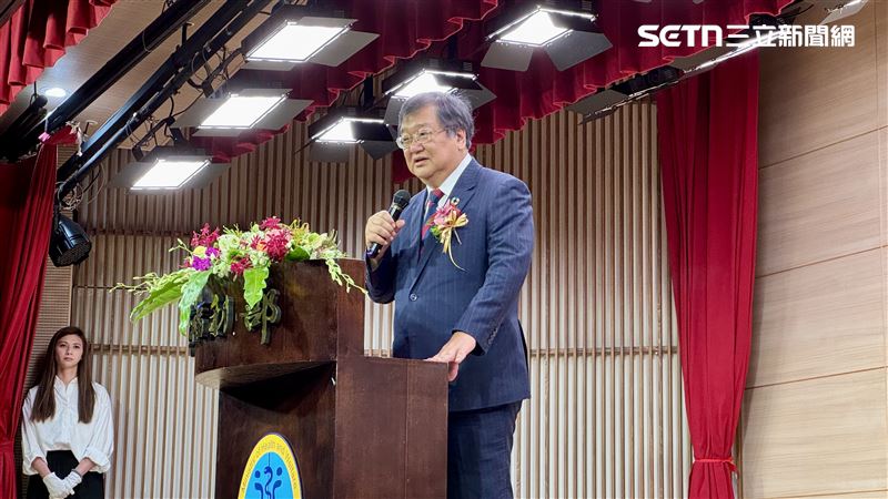 邱泰源表示,非常放心把衛福部棒子交給石崇良。(圖/記者蔣季容攝影)