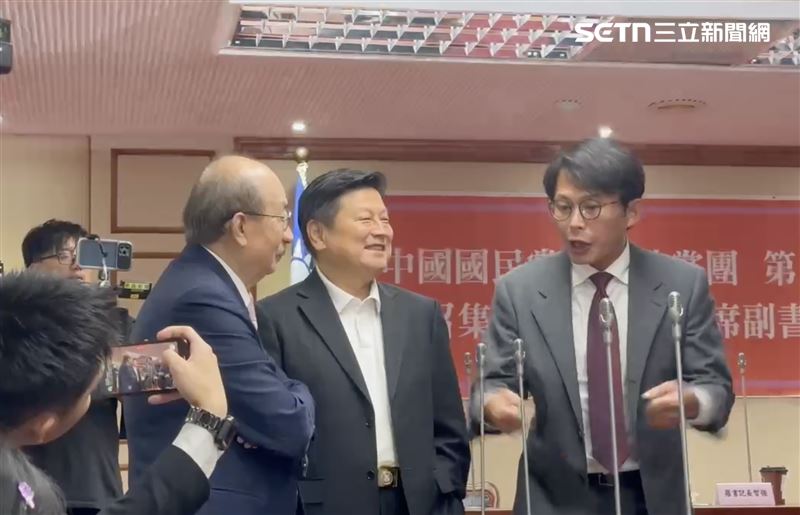 談及日前走讀活動，黃國昌向柯建銘說「跟你們以前民進黨怎麼比啊？」。（圖／記者詹宜庭攝影）