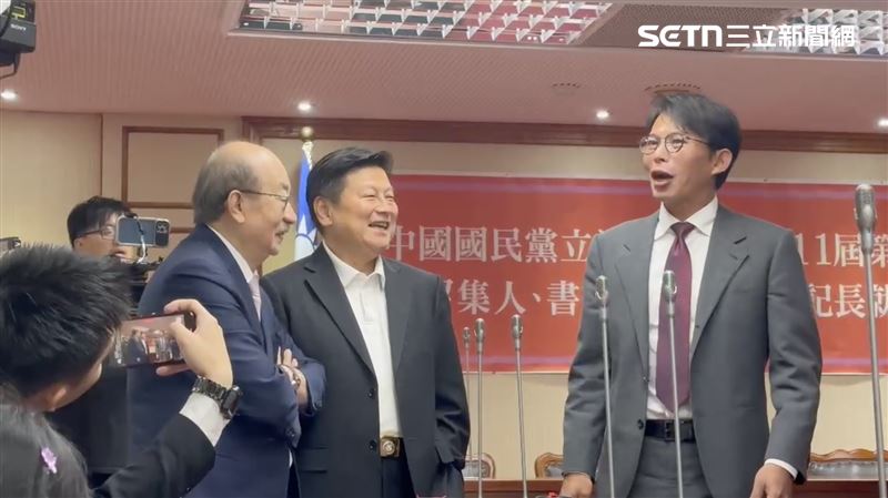 走讀衝突！黃國昌拉柯建銘：跟綠營哪能比