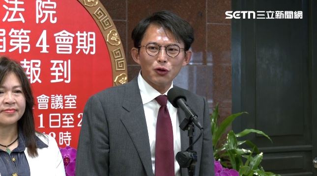 黃國昌今天接受媒體聯訪，點名嗆內政部長劉世芳。（圖／翻攝畫面）