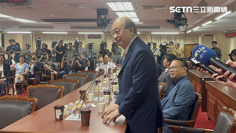 柯建銘出席國民黨團第11屆第4會期黨團幹部就職典禮致詞時表示，自己是來遞橄欖枝的。（圖／記者詹宜庭攝影）