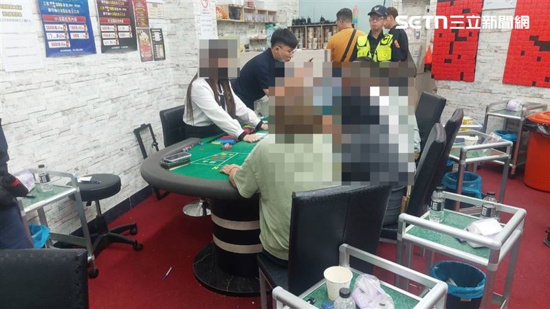 營賭場的負責人為年僅24歲孫姓女子，其中還有4名身穿短裙、外型亮眼的女荷官。（圖／翻攝畫面）