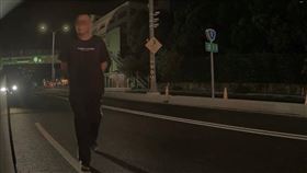 彰化惡煞，2度持槍敲窗大吼下車，手槍，彰化一家三口，驚嚇，逃北斗派出所求救I(圖／翻攝畫面)