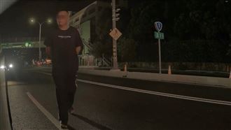 彰惡煞2度持槍敲窗　1家3口逃派出所求救