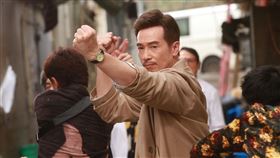 陳豪在《俠醫》飾演文武雙全的中醫師，特別學習太極、推拿及古法射箭。（圖／年代提供）