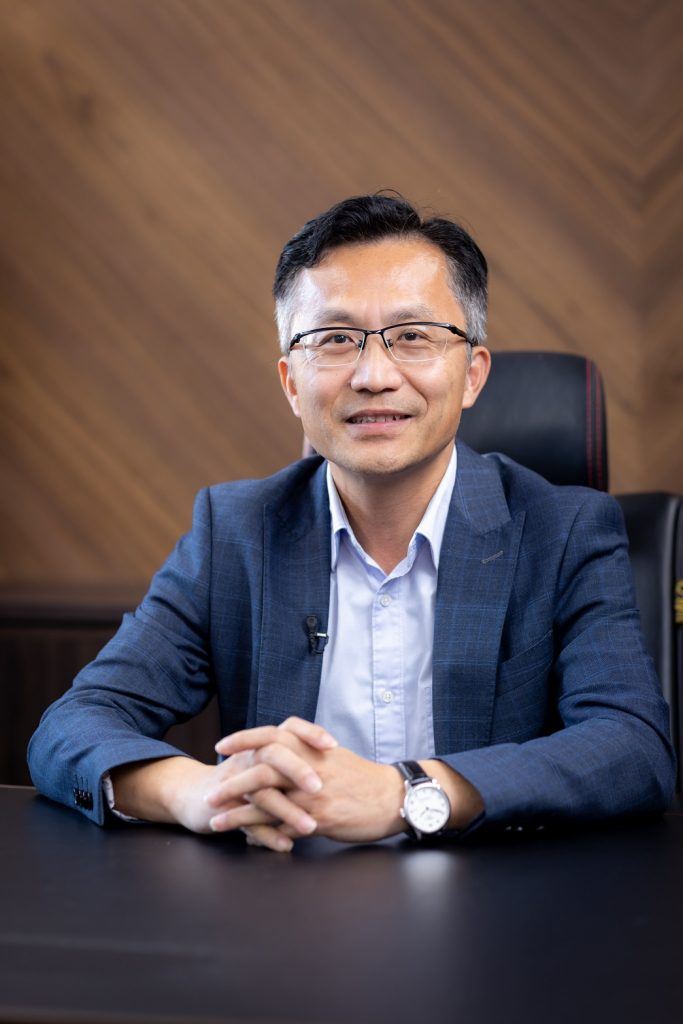 陳智源信中表示，他不知道大考中心會不會受理1個大叔加入北一女中的集體報名，但他想再次跟同學說在北一，不要因為性别而自我設限、不要因為年齡而自我設限、也不要因為身分而自我設限。（圖／北一女提供）