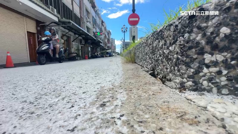 里長、員警都摔車　日出大道止滑消民怨