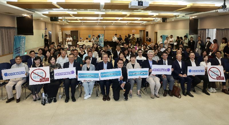 由多家媒體共同發起的台灣網路新聞自律聯盟1日舉行成立記者會，期盼能以自律精神守護台灣的網路新聞品質。台灣網路新聞自律聯盟成立記者會（1）
