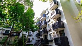 一名男同學分享逢甲大學學生宿舍的照片，質感不輸飯店，讓一票人羨慕不已。（圖／翻攝自逢甲官網） 