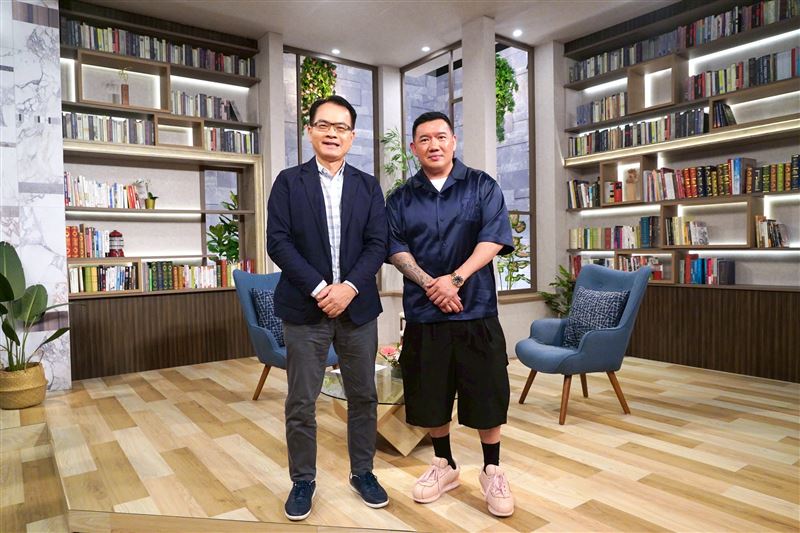 杜汶澤接受主持人鄭弘儀（左）專訪（圖／記者趙于瑩攝）