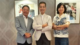 捷流閥業近年強化多元產業接單與關鍵技術，受惠於半導體新廠建設及石化業海內外擴產，帶動訂單能見度達6個月。圖中為董事長楊大中、圖左為投資長陳斌超、圖右為總經理錢佩玲。（圖／捷流閥業）