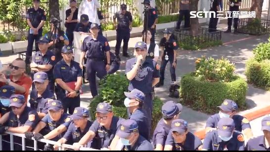 中正一分局長陳瑞基維持現場秩序