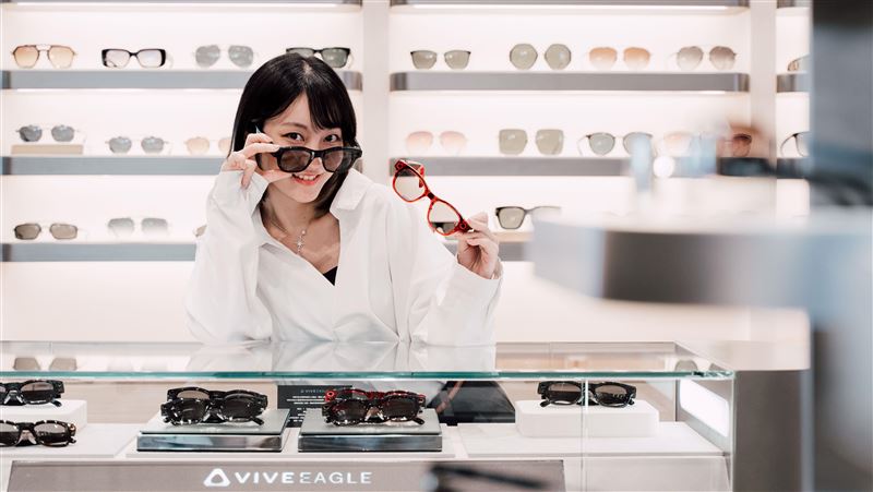 AI眼鏡VIVE Eagle正式開賣　0元就戴走？