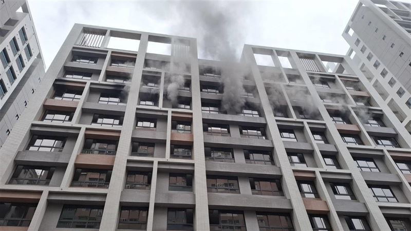 新北土城中央路四段某工地發生火警。（圖／翻攝畫面）